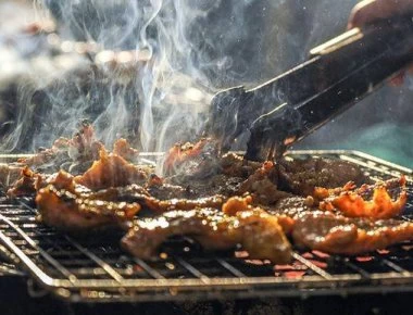 Το συνηθισμένο λάθος που κάνουμε όλοι όταν ψήνουμε και μπορεί να μας αρρωστήσει